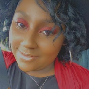 Meet your Posher, Ebony